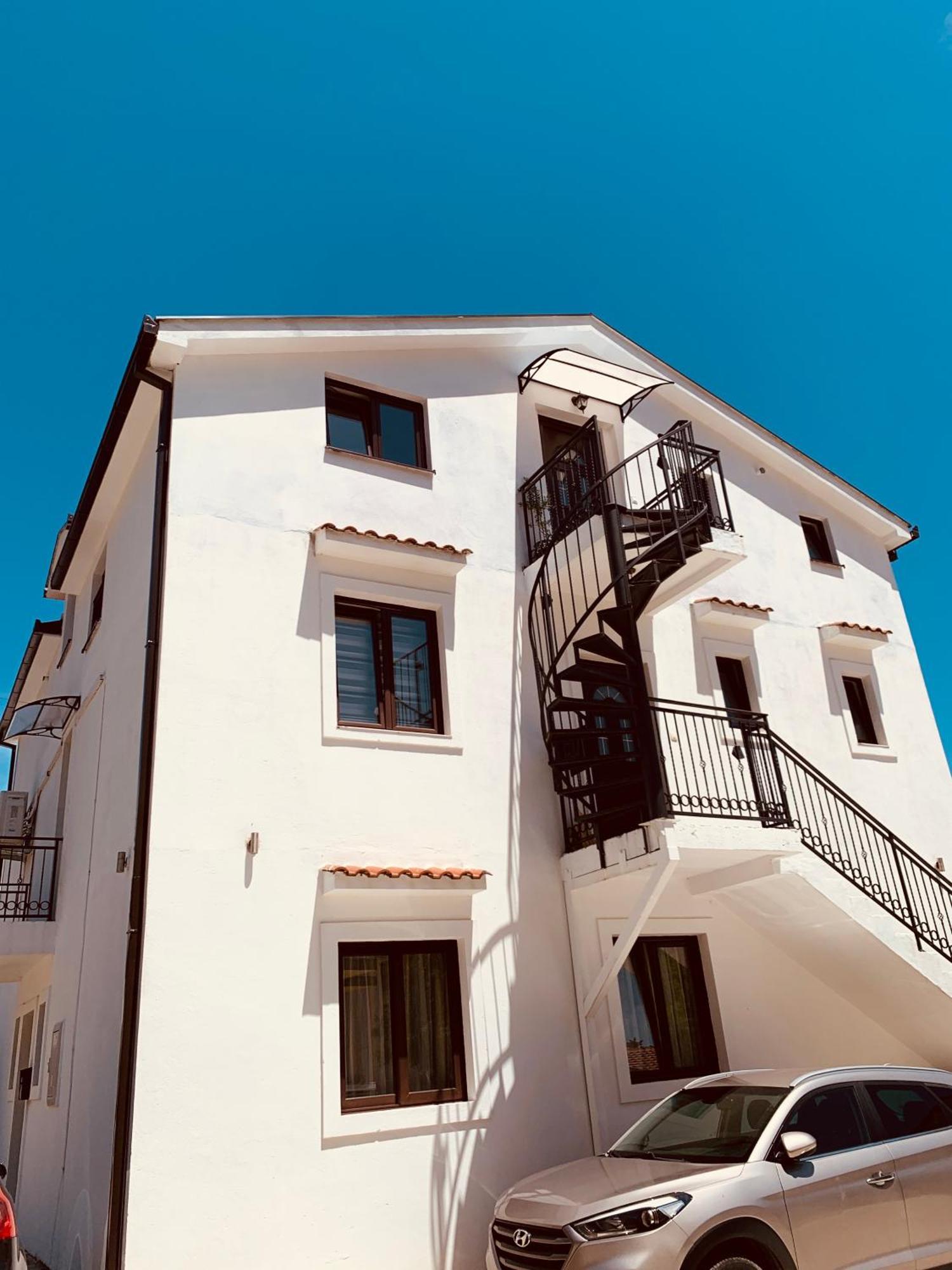 Apartments Gudelj Kamenari Exterior foto